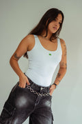 Body blanco minimalista con detalle de Brasil